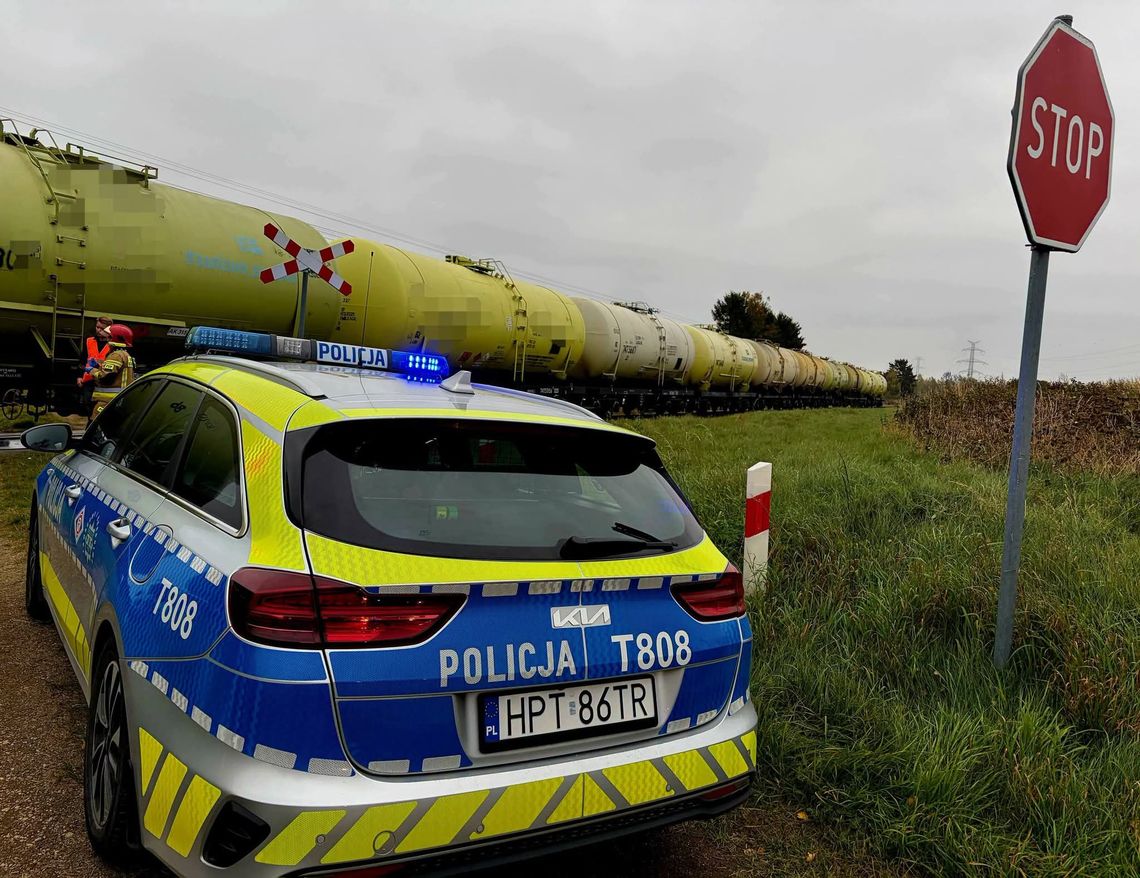 Tragedia na niestrzeżonym przejeździe. 26-letni mężczyzna zginął pod kołami pociągu towarowego