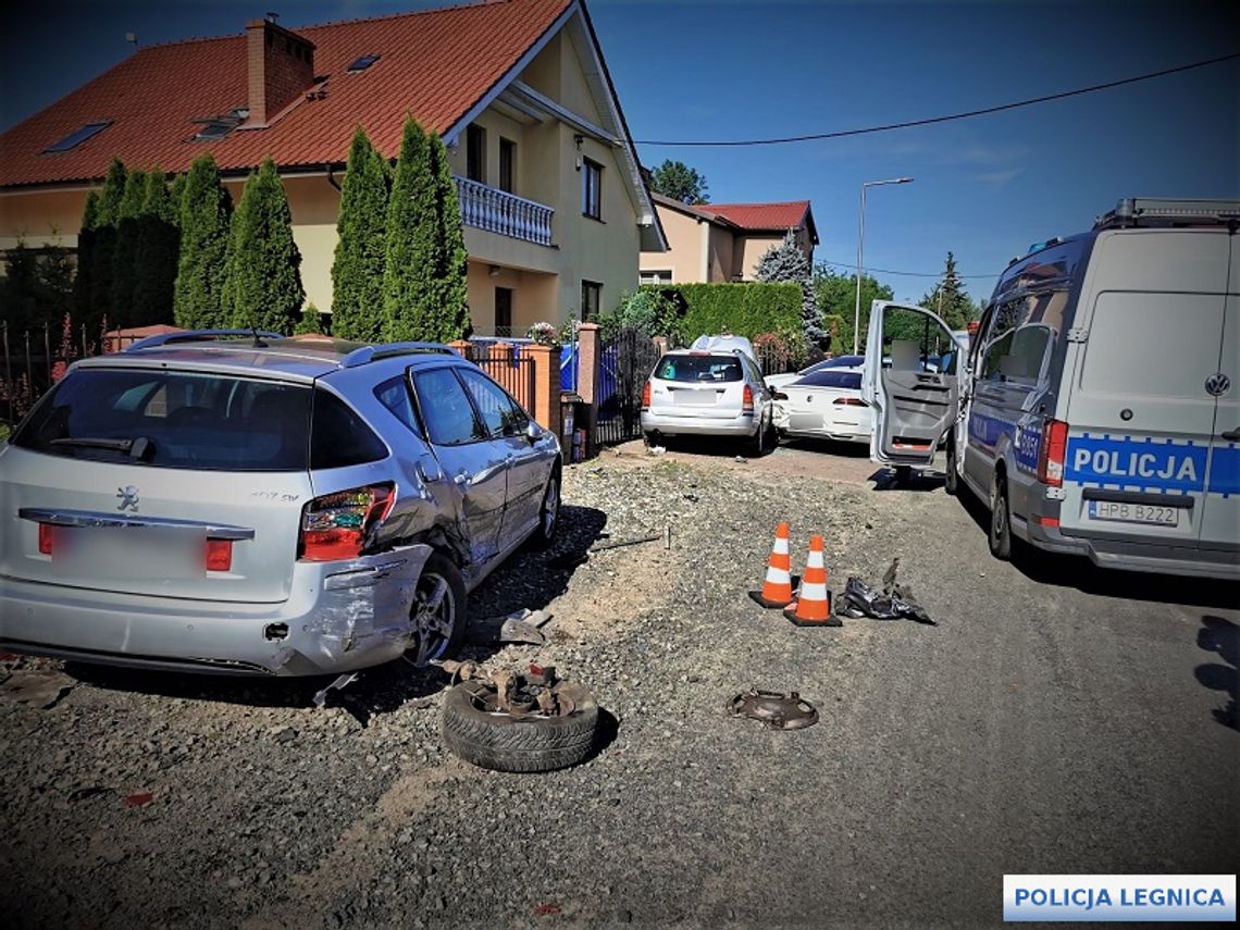 Tragedia podczas policyjnego pościgu. Pijany kierowca wjechał na chodnik i zabił 21-letnią kobietę