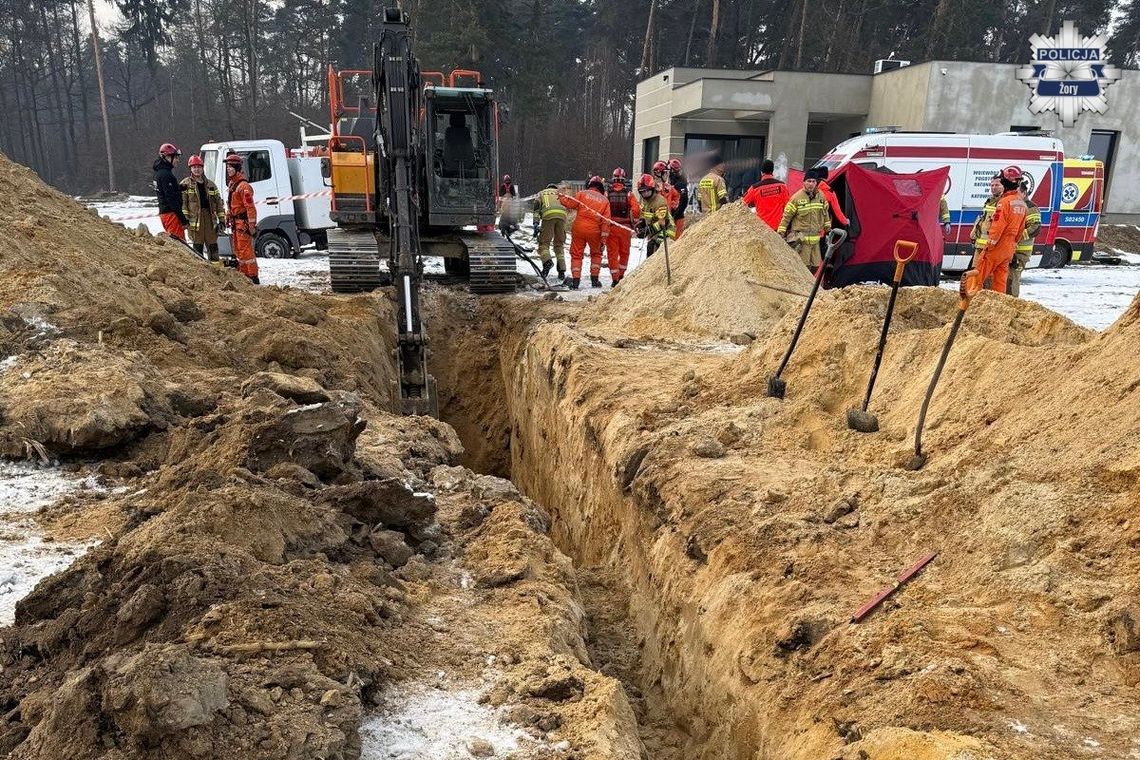 Tragedia podczas pracy w wykopie. Dwóch mężczyzn zginęło przysypanych ziemią