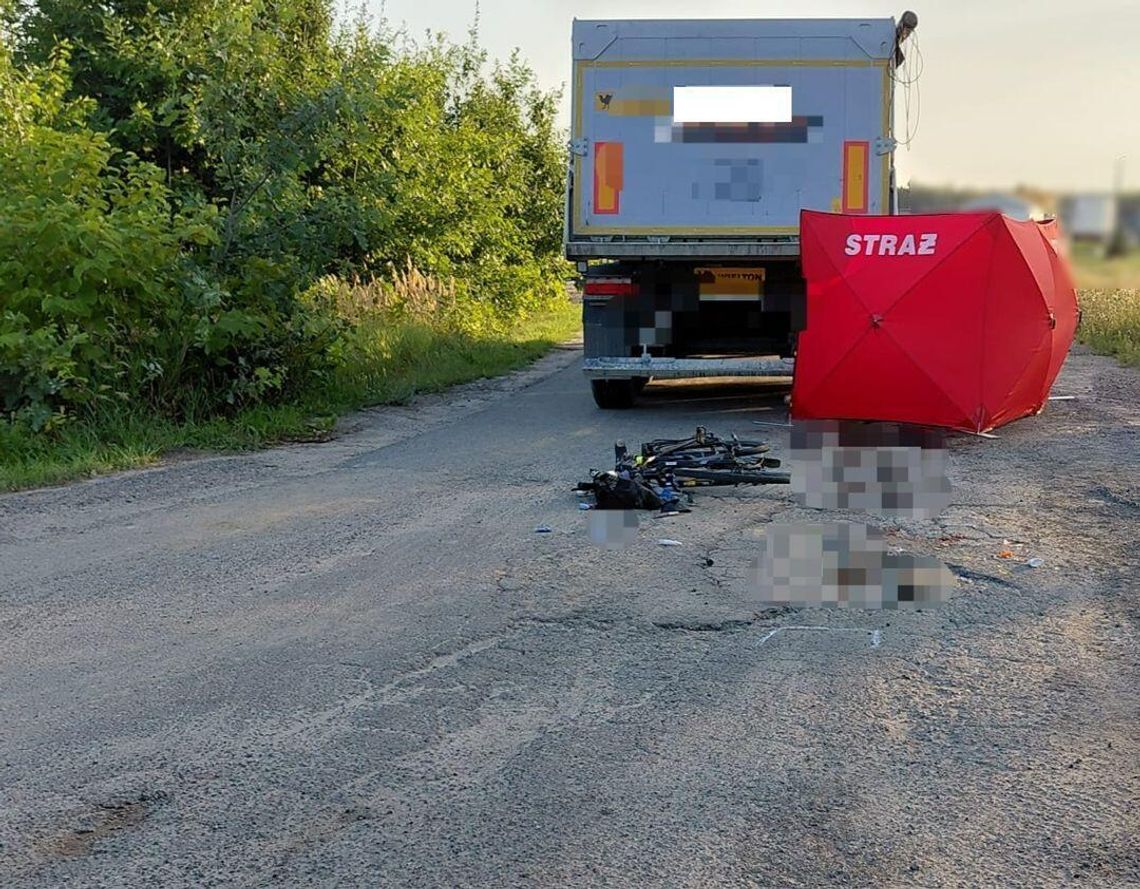 Tragiczne zderzenie ciężarówki z rowerzystką. Młoda kobieta zginęła na miejscu Tragiczne zderzenie ciężarówki z rowerzystką. Młoda kobieta zginęła na miejscu