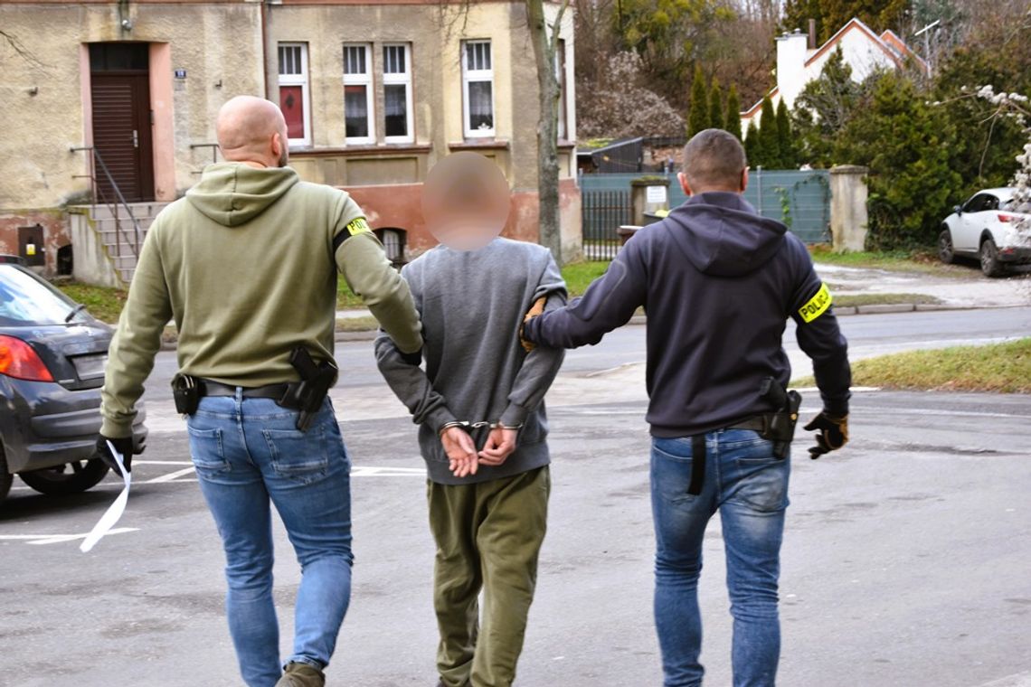 Tragiczny finał awantury po nocy sylwestrowej. 36-latek śmiertelnie ugodził nożem kolegę Tragiczny finał awantury po nocy sylwestrowej. 36-latek śmiertelnie ugodził nożem kolegę