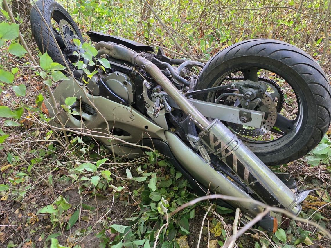 Tragiczny finał jazdy motocyklem. Policjanci z Ełku wyjaśniają okoliczności śmierci 44-latka Tragiczny finał jazdy motocyklem. Policjanci z Ełku wyjaśniają okoliczności śmierci 44-latka