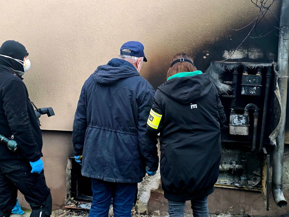 Tragiczny finał pożaru domu jednorodzinnego. W piwnicy znaleziono ciało 42-latka Tragiczny finał pożaru domu jednorodzinnego. W piwnicy znaleziono ciało 42-latka