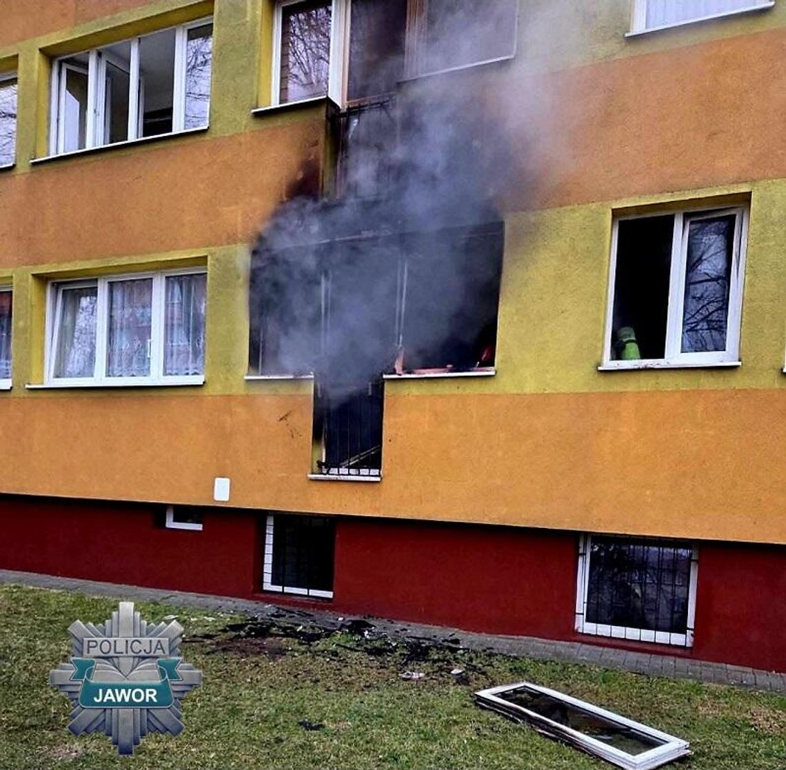 Tragiczny finał pożaru mieszkania. Po ugaszeniu ognia ratownicy znaleźli zwłoki mężczyzny