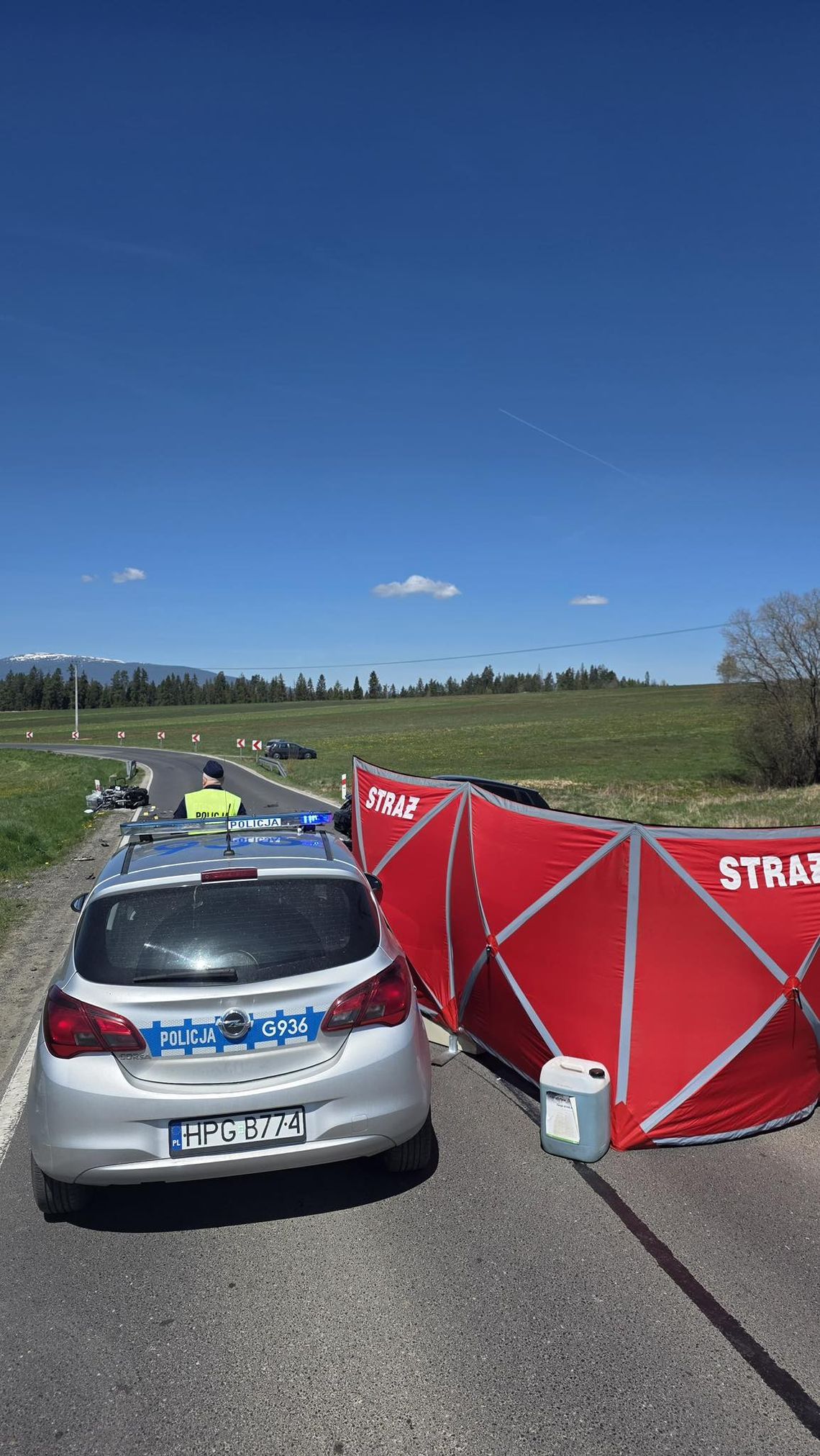 Tragiczny finał wyprzedzania na drodze wojewódzkiej. 71-letni motocyklista zginął na miejscu