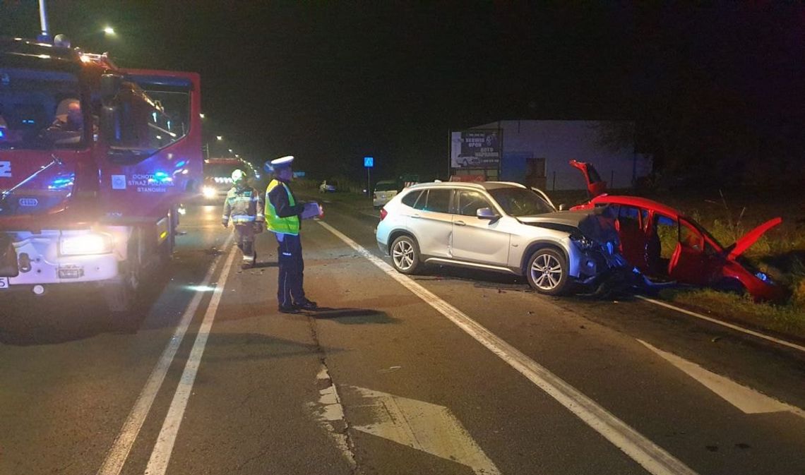 Tragiczny finał zderzenia BMW i forda. W wypadku zginęło 4-letnie dziecko, jego matka została ranna Tragiczny finał zderzenia BMW i forda. W wypadku zginęło 4-letnie dziecko, jego matka została ranna