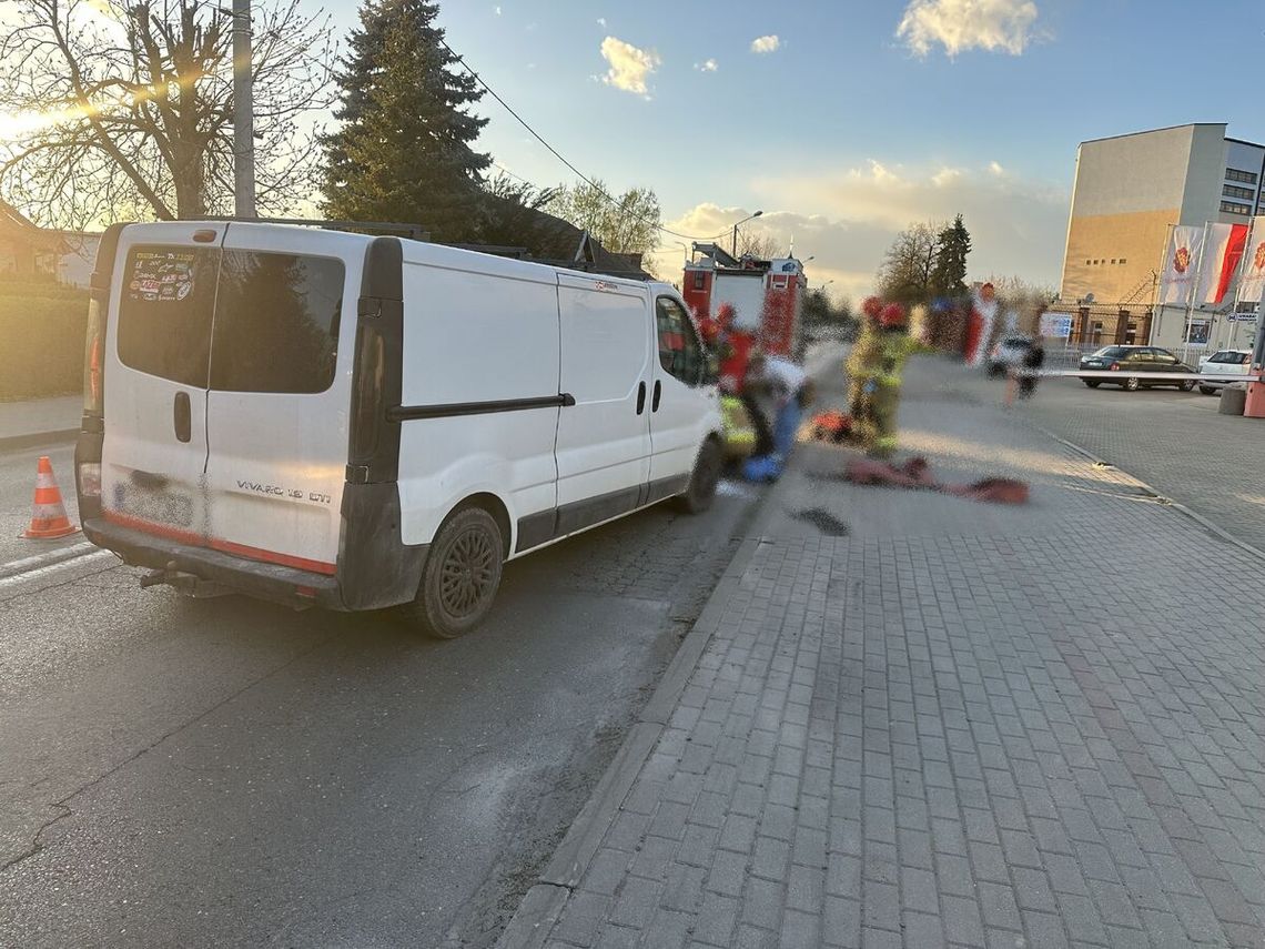 Tragiczny finał zderzenia busa i zaprzęgu konnego. Jedno ze zwierząt nie przeżyło kolizji