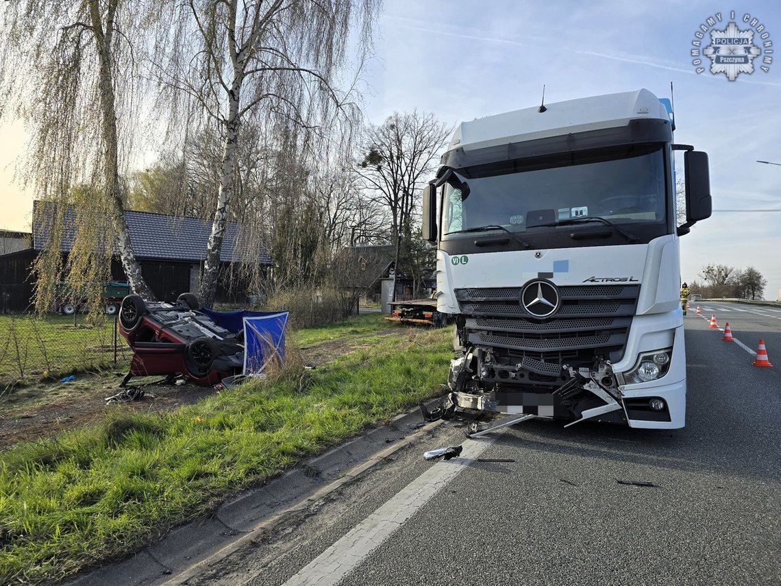 Tragiczny finał zderzenia ciężarówki z oplem. Zginęła 72-letnia kierująca samochodem osobowym Tragiczny finał zderzenia ciężarówki z oplem. Zginęła 72-letnia kierująca samochodem osobowym