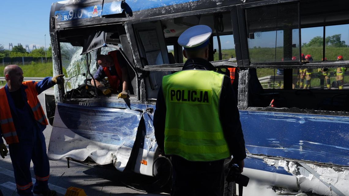 Tragiczny finał zderzenia dwóch autobusów. W wypadku zginął jeden z kierowców [FOTO]