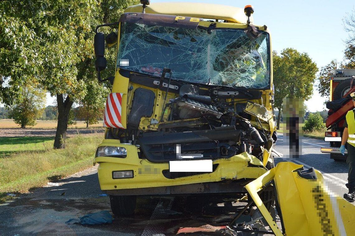 Tragiczny finał zderzenia dwóch ciężarówek. 39-latek zmarł w szpitalu wskutek odniesionych obrażeń