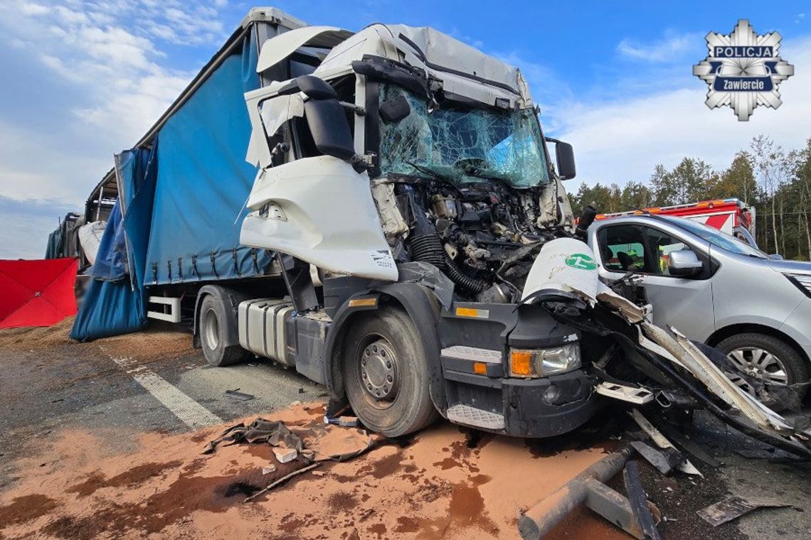 Tragiczny karambol na DK78. Dwie osoby zginęły, cztery trafiły do szpitala