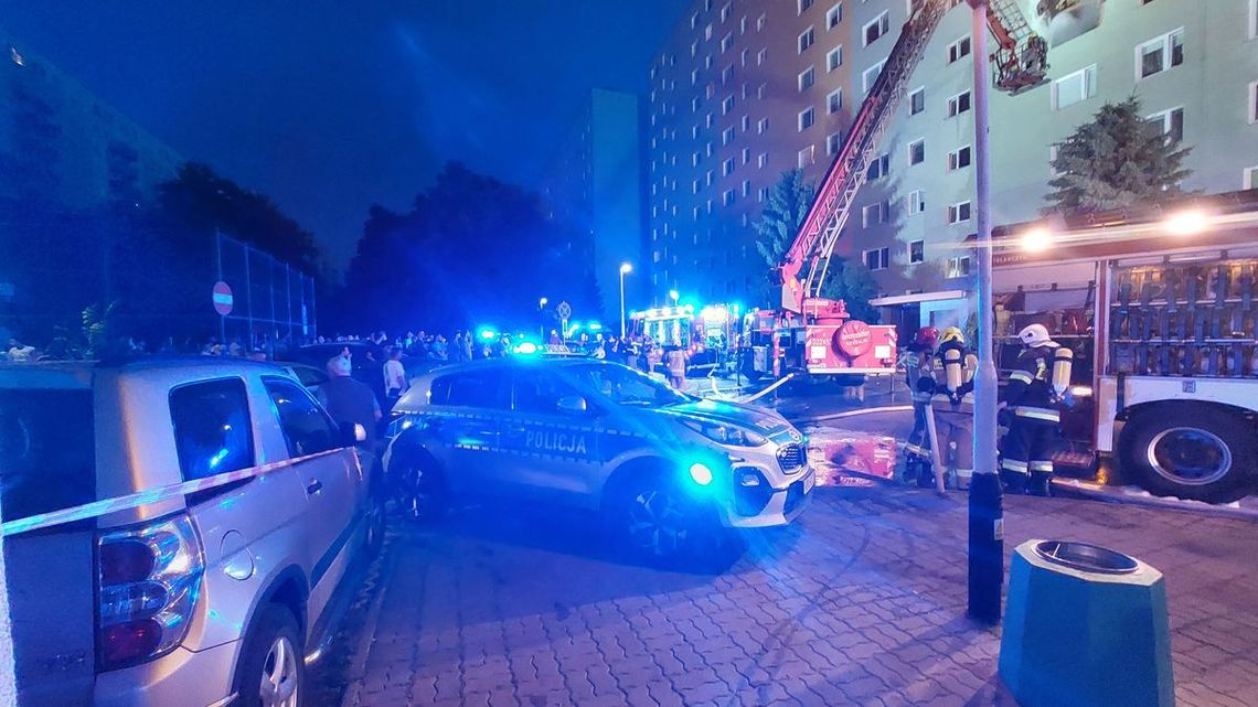 Tragiczny pożar bloku w Rzeszowie. Zginęła 14-letnia dziewczyna, osiem osób zostało rannych