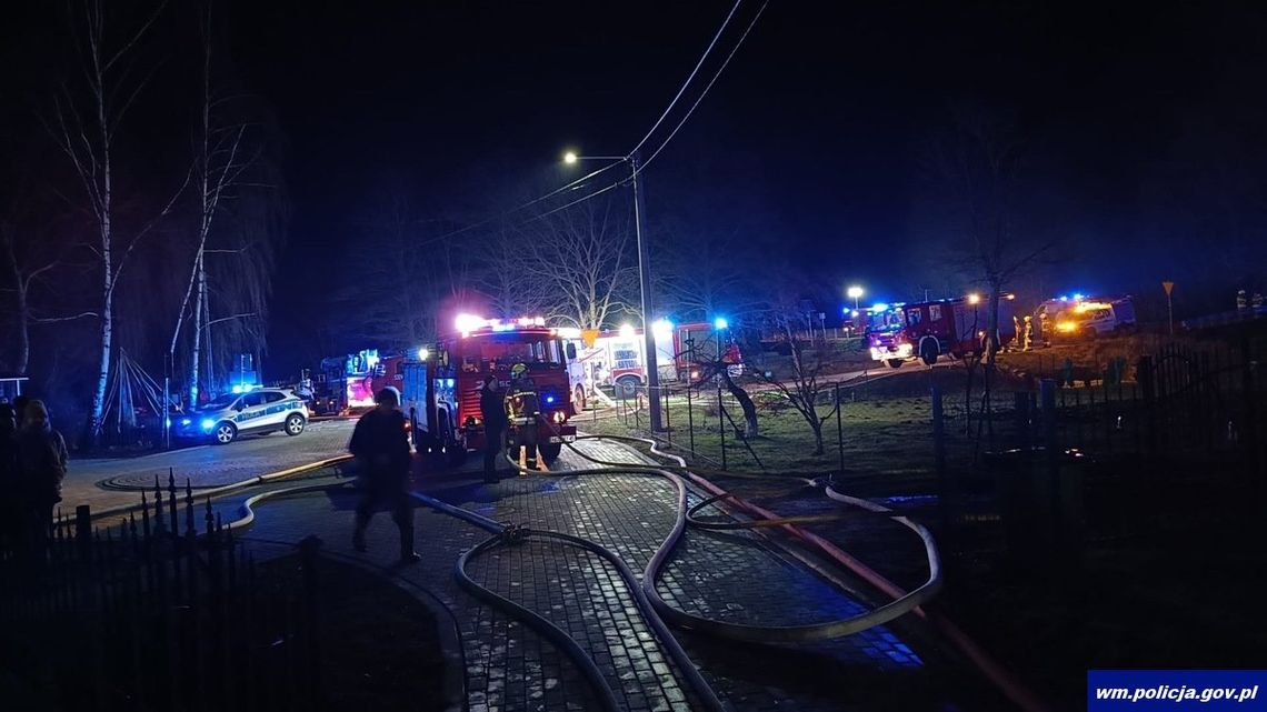 Tragiczny pożar w warmińsko-mazurskim. Zginął mężczyzna, dwaj kolejni zostali poważnie ranni