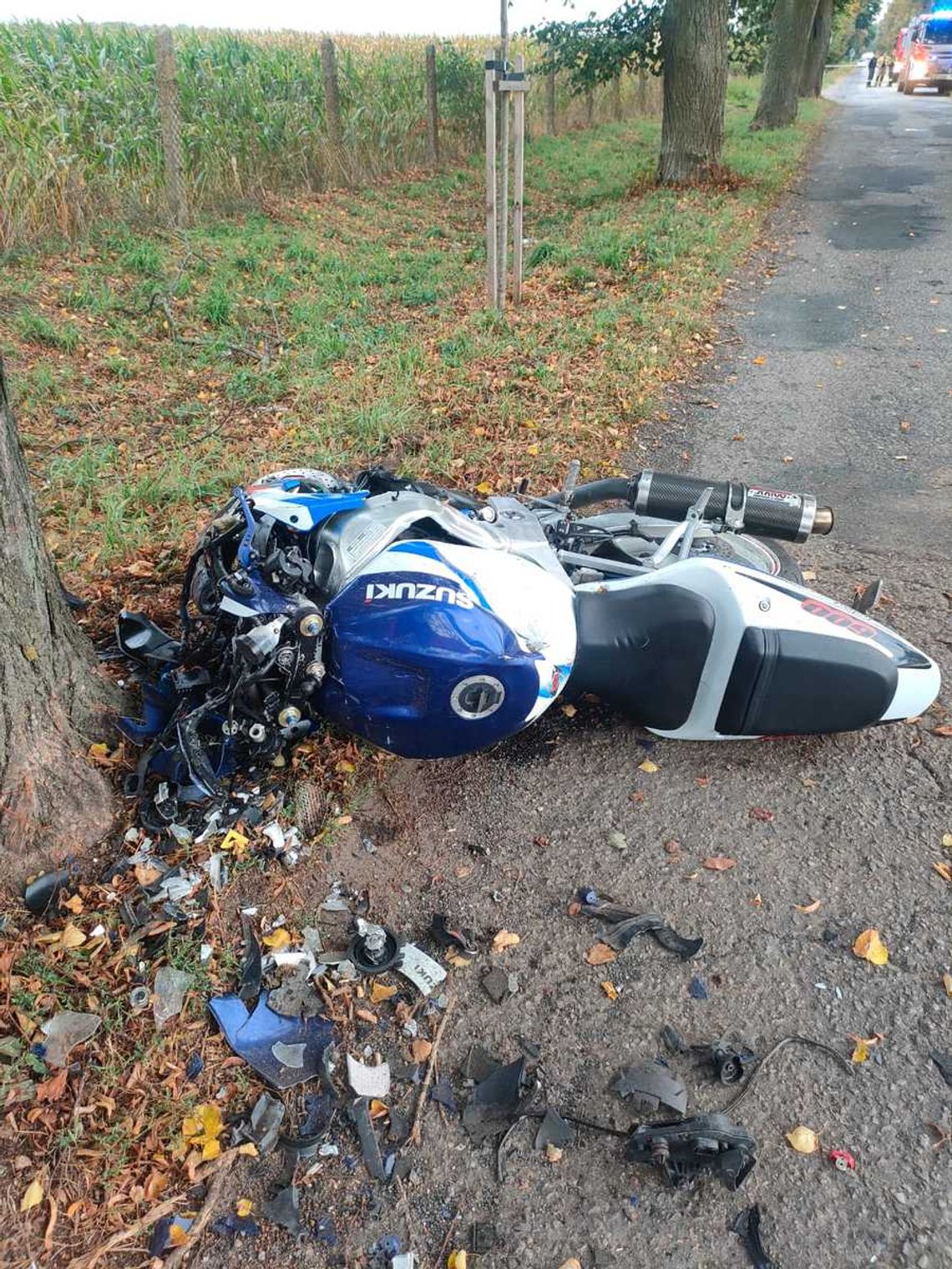 Tragiczny wypadek 19-latka. Młody mężczyzna zginął po wjechaniu motocyklem w drzewo