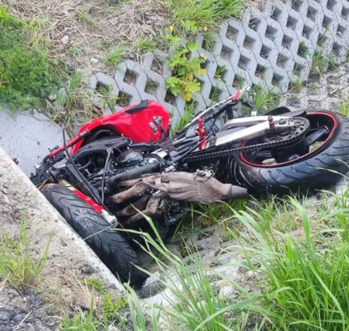 Tragiczny wypadek młodego motocyklisty. Mężczyzna zginął po wjechaniu w betonowy przepust