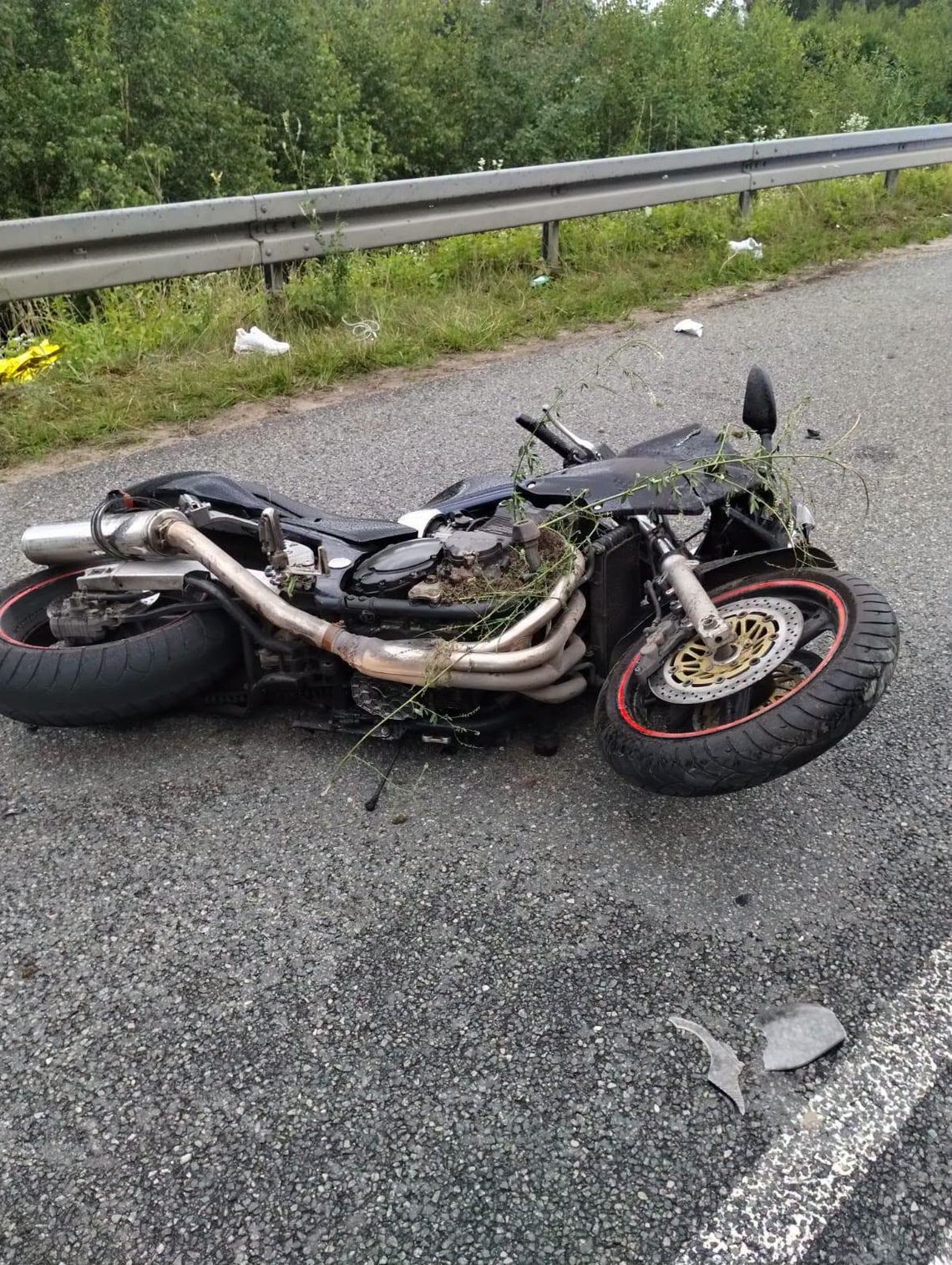 Tragiczny wypadek motocykla. Kierowca trafił do szpitala, pasażerka nie żyje
