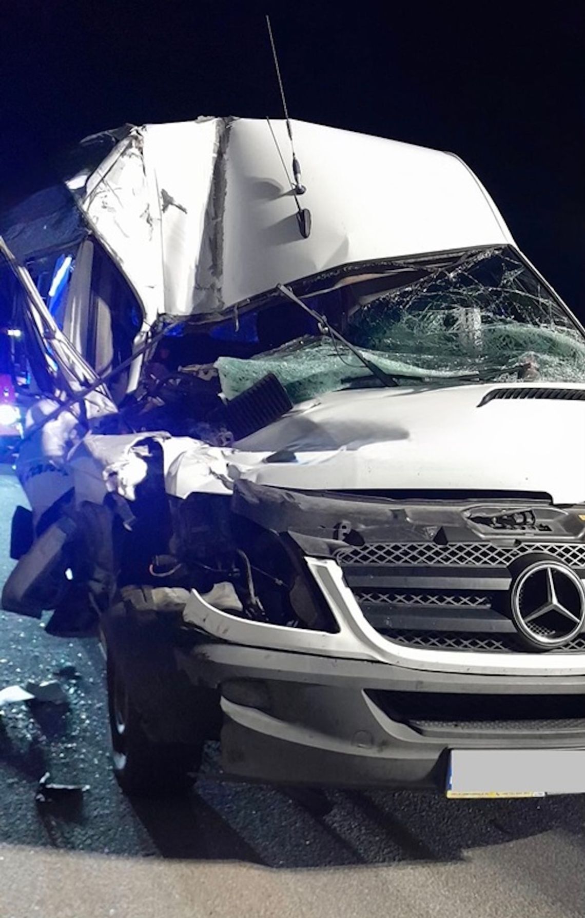 Tragiczny wypadek na A1. 49-letnia pasażerka zginęła pod zderzeniu busa z ciężarówką Tragiczny wypadek na A1. 49-letnia pasażerka zginęła pod zderzeniu busa z ciężarówką