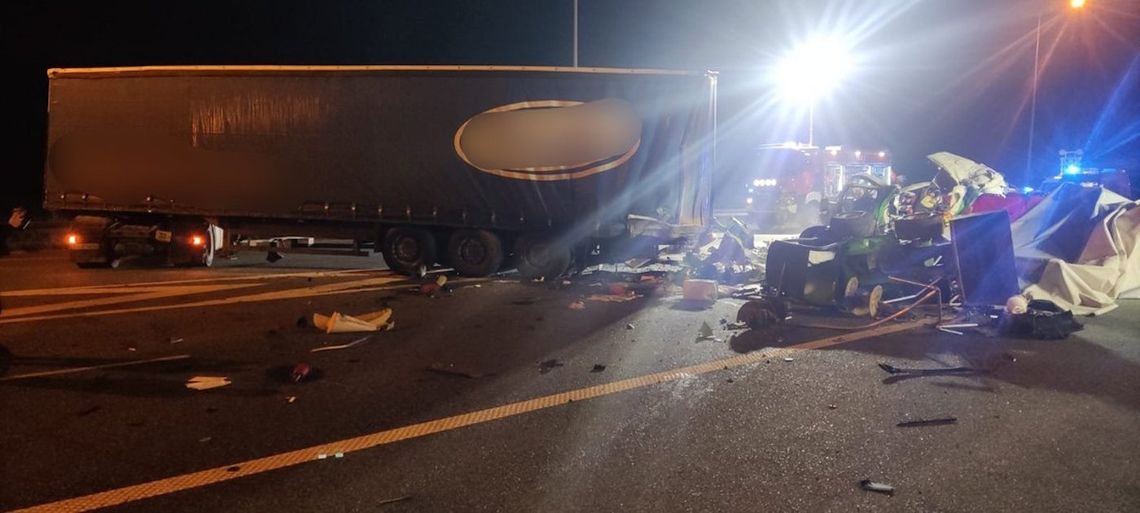 Tragiczny wypadek na A1. Tir zajechał drogę osobówce, w wypadku zginął pasażer samochodu Tragiczny wypadek na A1. Tir zajechał drogę osobówce, w wypadku zginął pasażer samochodu