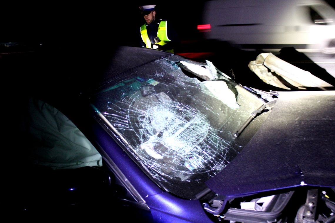 Tragiczny wypadek na autostradzie A1. Maserati wjechało w bariery, pasażer zmarł w szpitalu