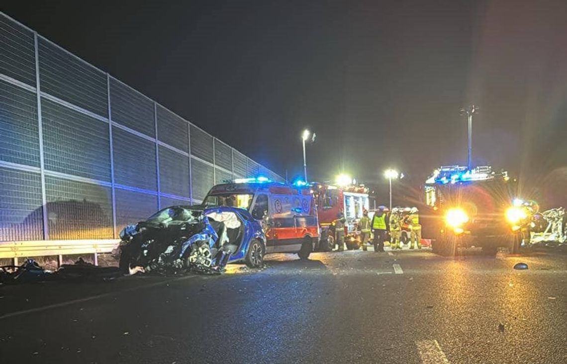 Tragiczny wypadek na autostradzie A2. Jedna osoba zginęła, dwie zostały ranne