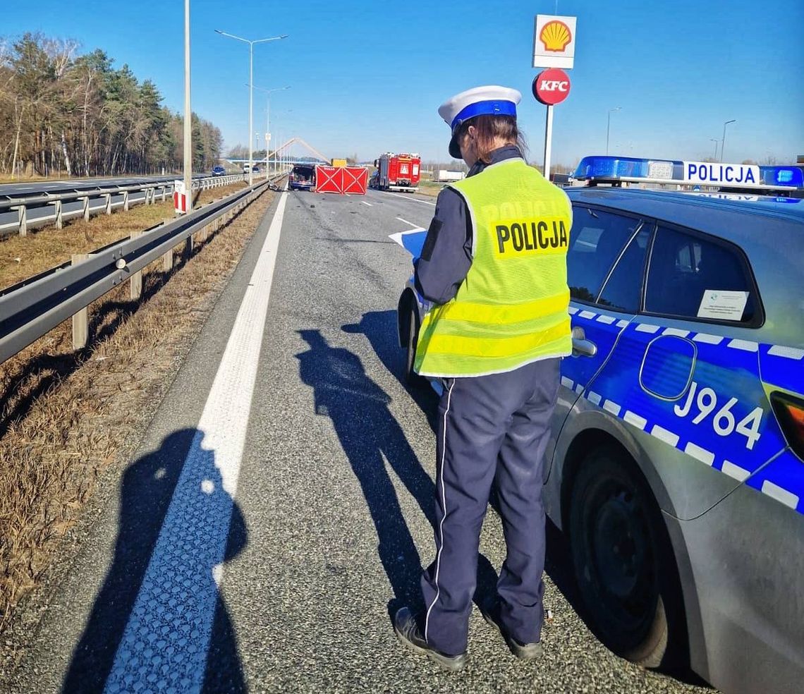 Tragiczny wypadek na autostradzie A4. W zderzeniu osobówki i ciężarówki zginął 28-letni mężczyzna