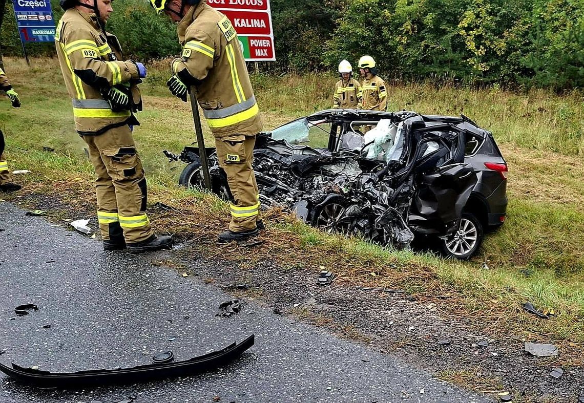 Tragiczny wypadek na DK2. Osobówka zderzyła się z ciężarówką Tragiczny wypadek na DK2. Osobówka zderzyła się z ciężarówką