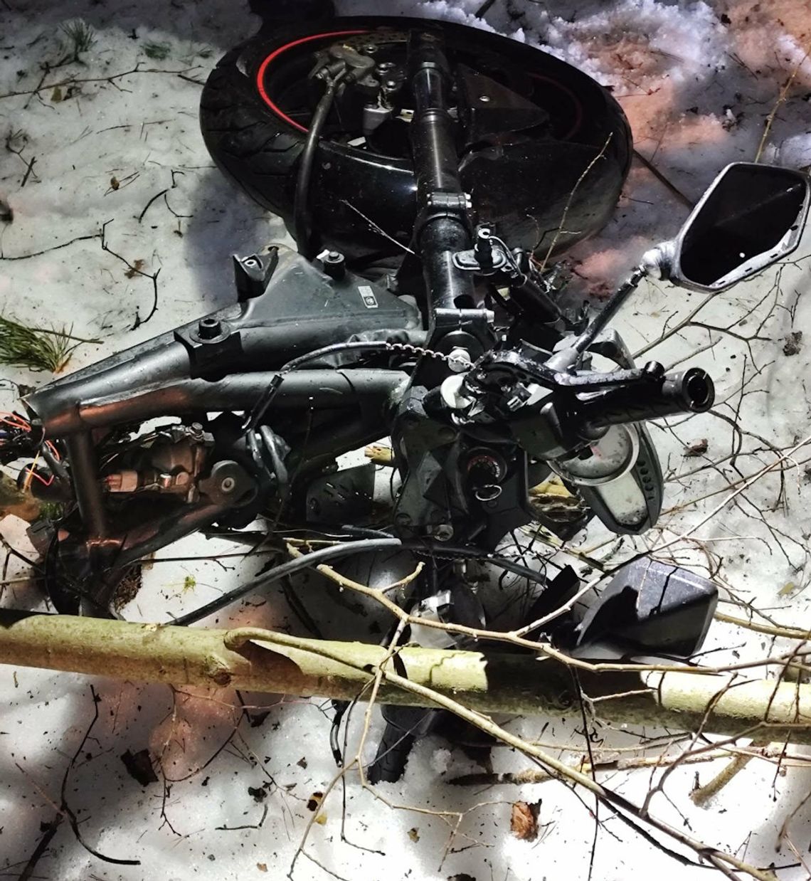 Tragiczny wypadek na leśnym odcinku drogi. Nie żyje 28-letni motocyklista