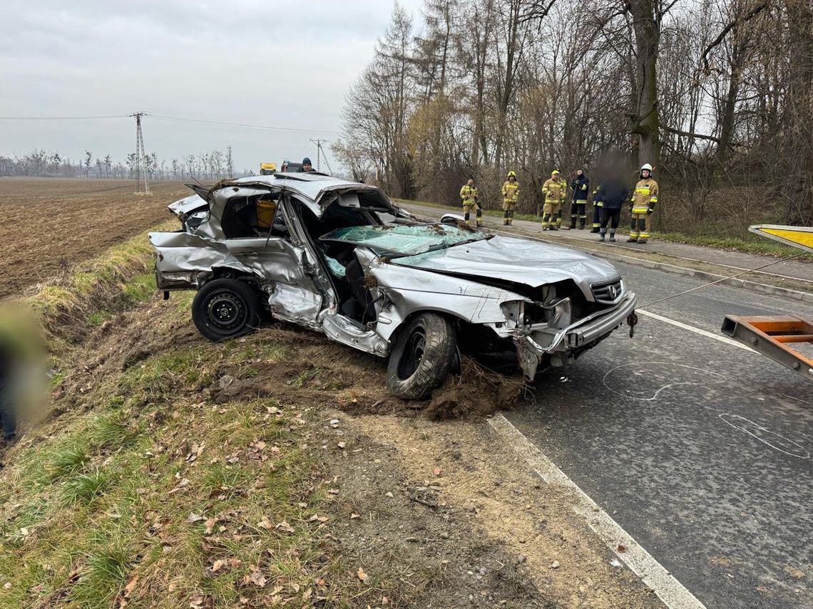 Tragiczny wypadek na Opolszczyźnie. Zginął 20-letni kierowca, jego kolega jest w ciężkim stanie