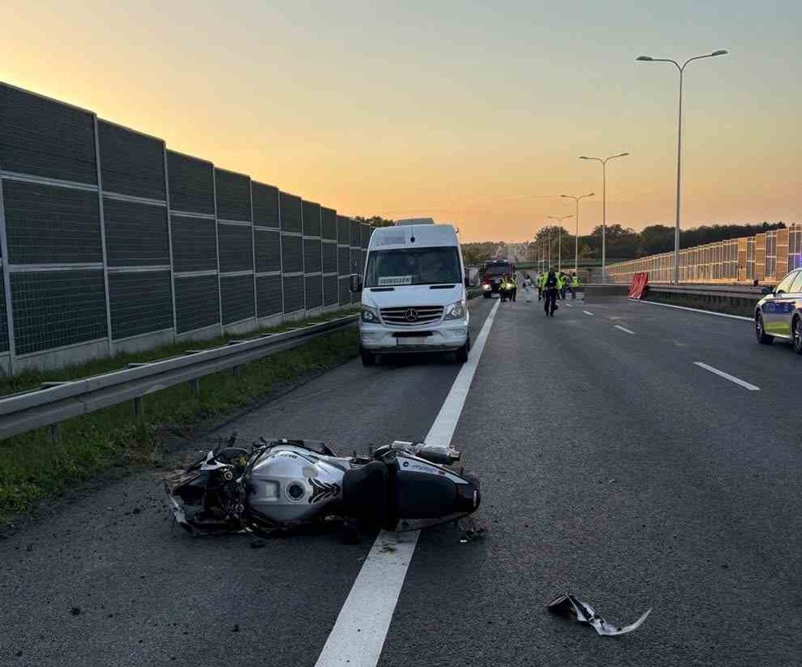 Tragiczny wypadek na S12. 26-letni motocyklista zginął po zderzeniu z busem Tragiczny wypadek na S12. 26-letni motocyklista zginął po zderzeniu z busem