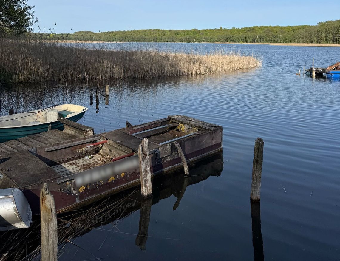 Tragiczny wypadek podczas wędkowania. 90-latek wypadł z łodzi i utonął w jeziorze