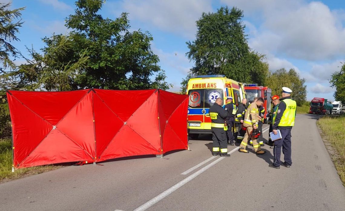 Tragiczny wypadek podczas wyprzedzania. Motocyklista zginął po uderzeniu w drzewo
