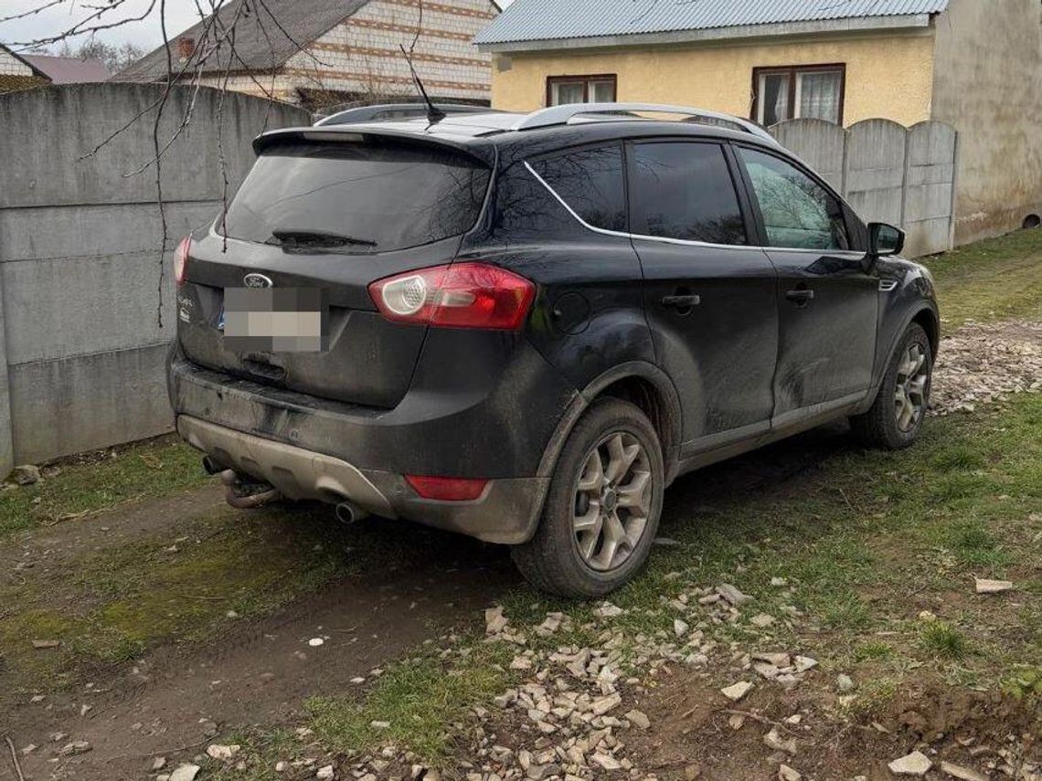 Tragiczny wypadek przed domem. Syn potrącił matkę autem. 85-latka nie przeżyła