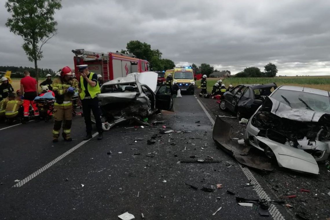 Tragiczny wypadek trzech osobówek: jeden z kierowców zginął, trzy osoby ranne [ZDJĘCIA]