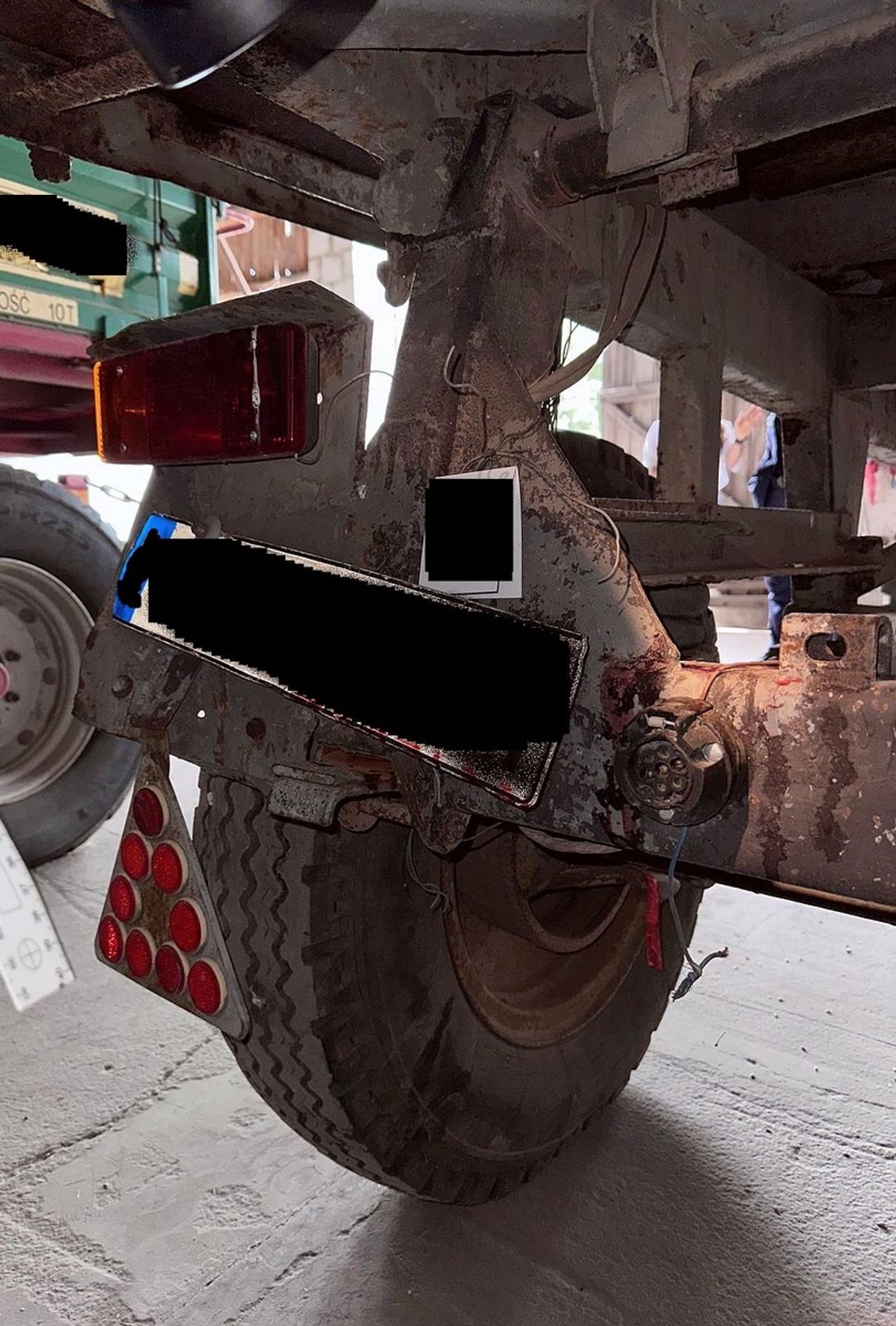 Tragiczny wypadek w gospodarstwie. 55-latka zginęła przygnieciona przez przyczepę Tragiczny wypadek w gospodarstwie. 55-latka zginęła przygnieciona przez przyczepę