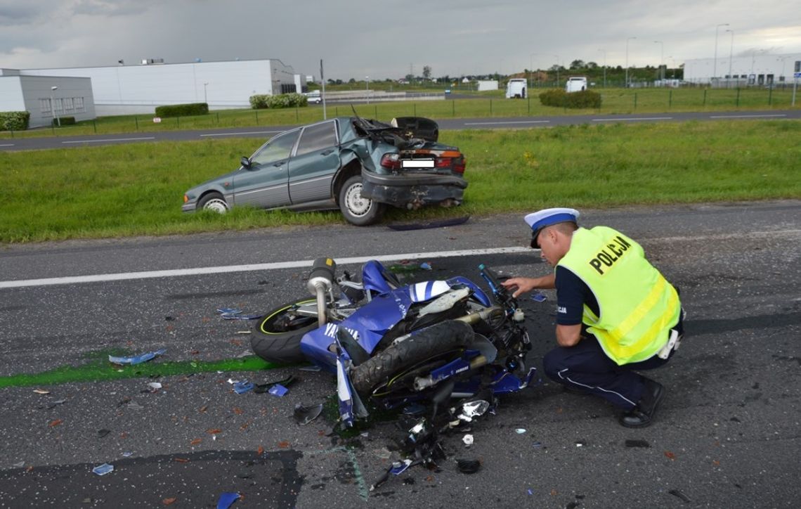 Tragiczny wypadek z udziałem motocyklisty. Uderzył w zawracający na drodze samochód