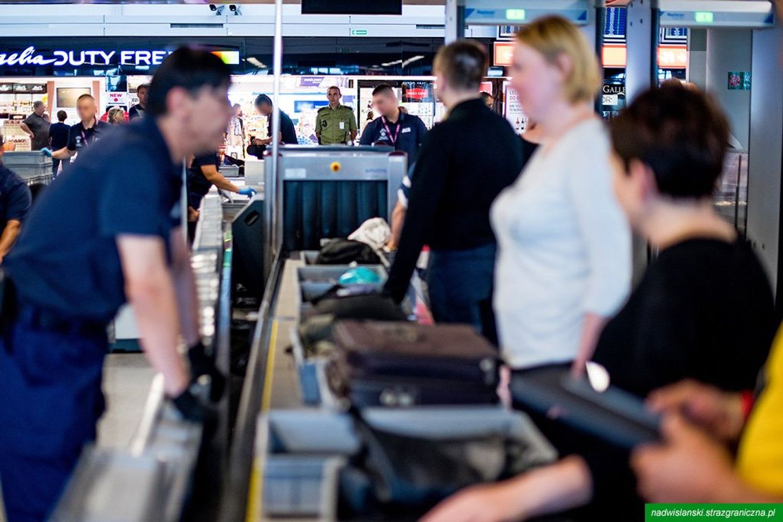Transmitował na żywo kontrolę bezpieczeństwa na lotnisku. Streamer zapłaci 3000 złotych grzywny
