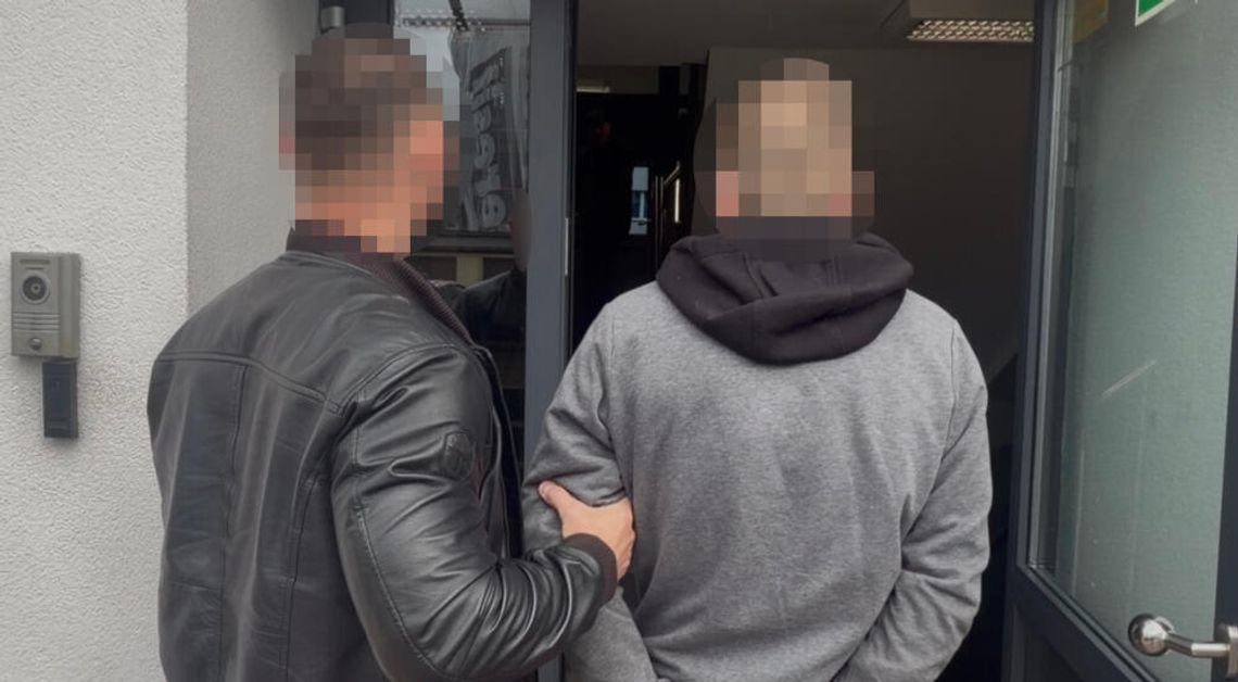 Troje Ukraińców zatrzymanych za udział w oszustwach. Wszyscy pełnili rolę odbieraków