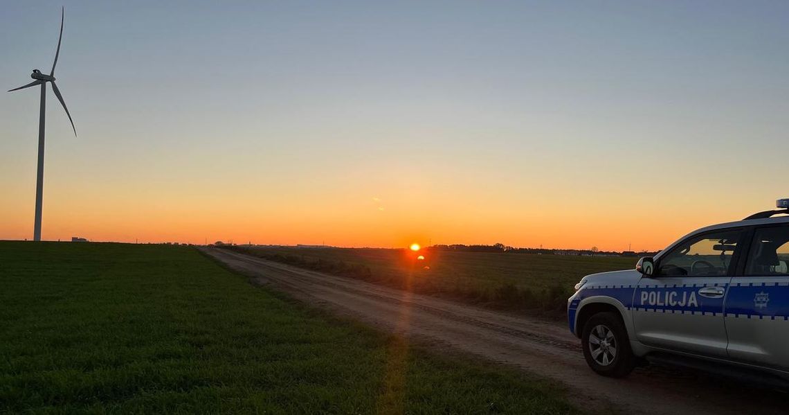 Trzech nastolatków próbowało wdrapać się na turbinę wiatrową. Chcieli nagrać na niej rolkę