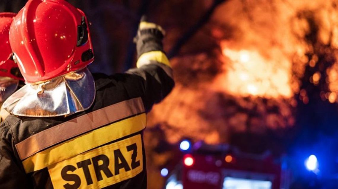 Trzej 9-latkowie bawili się ogniem. Spłonęły stodoły i maszyny za 170 tysięcy złotych