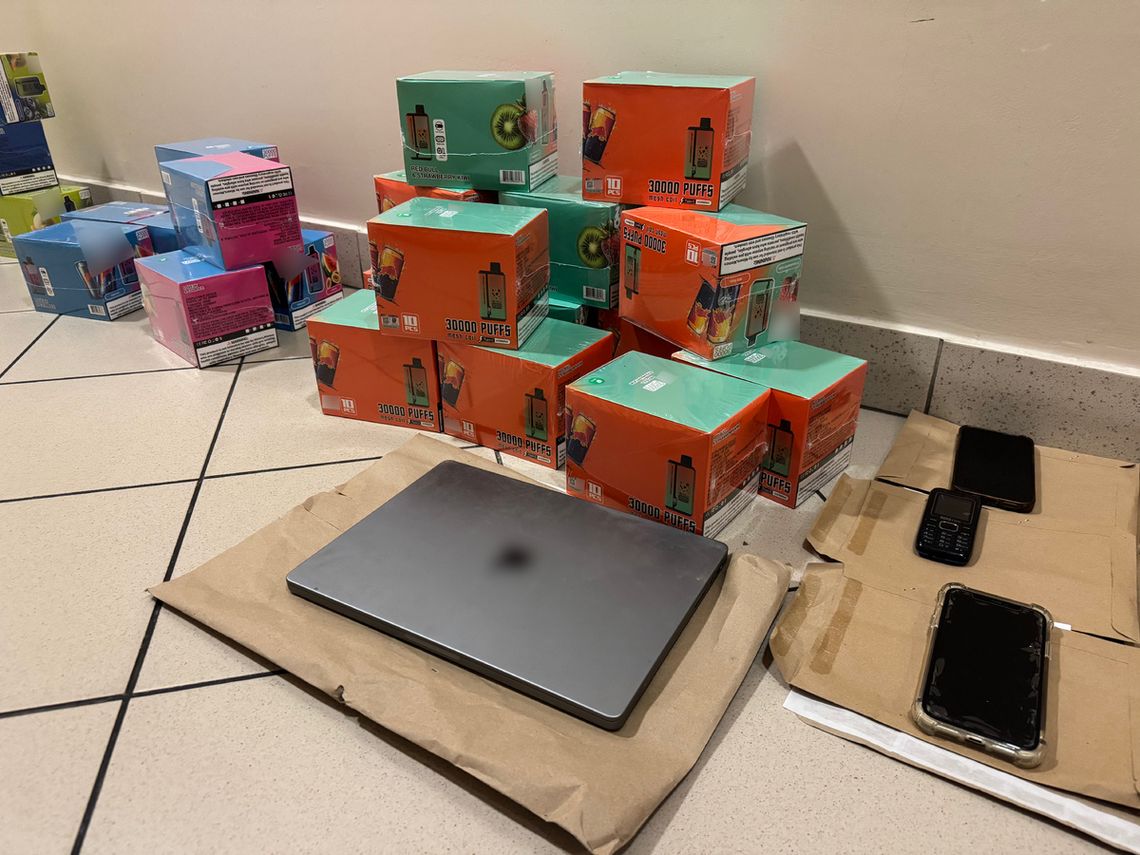 Trzej pseudokibice zatrzymani za handel narkotykami. Mieli całą paletę różnych substancji