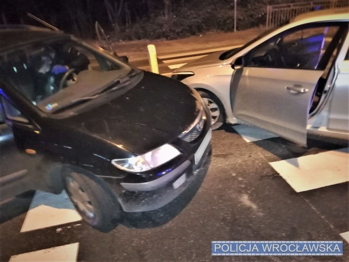 Tylko na chwilę zostawił auto z odpalonym silnikiem. Obcy koleś wsiadł, odjechał, a potem się rozwalił