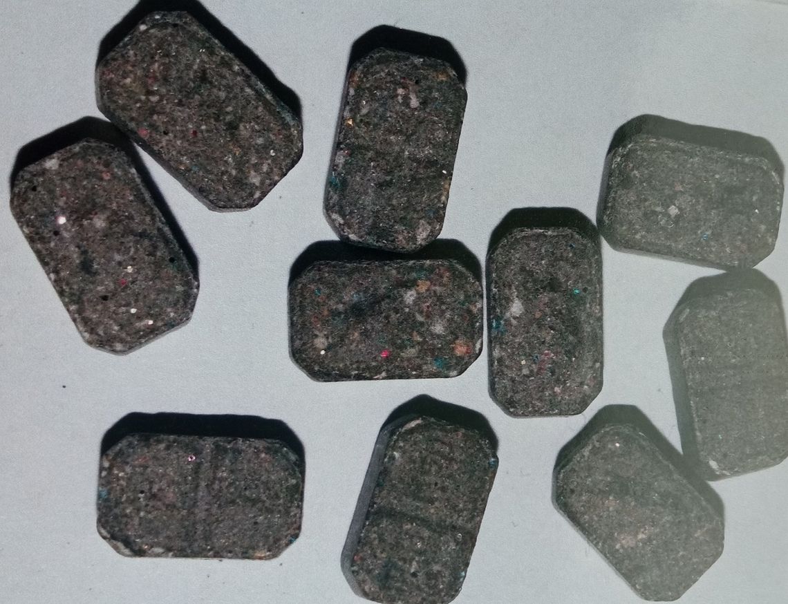 Tymczasowy areszt dla 44-letniego dilera. W mieszkaniu miał amfetaminę, MDMA i marihuanę