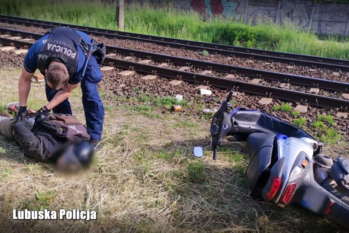 Ucieczka motorowerem zakończona glebą. Po odbiór skutera przyjechał znajomy na zakazie