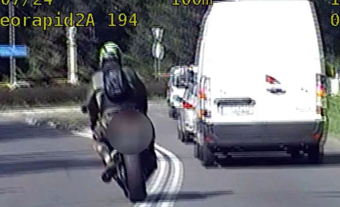 Uciekając policji motocyklista "uzbierał" 346 punktów karnych. Potem wypierał się jazdy [WIDEO]