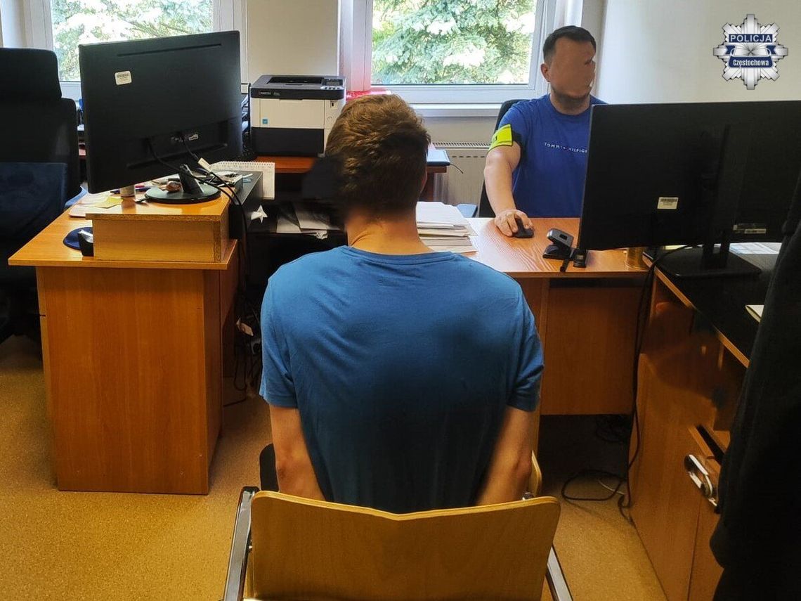 Uciekając przed kryminalnymi wskoczył do taksówki. Młody diler zatrzymany po krótkim pościgu Uciekając przed kryminalnymi wskoczył do taksówki. Młody diler zatrzymany po krótkim pościgu