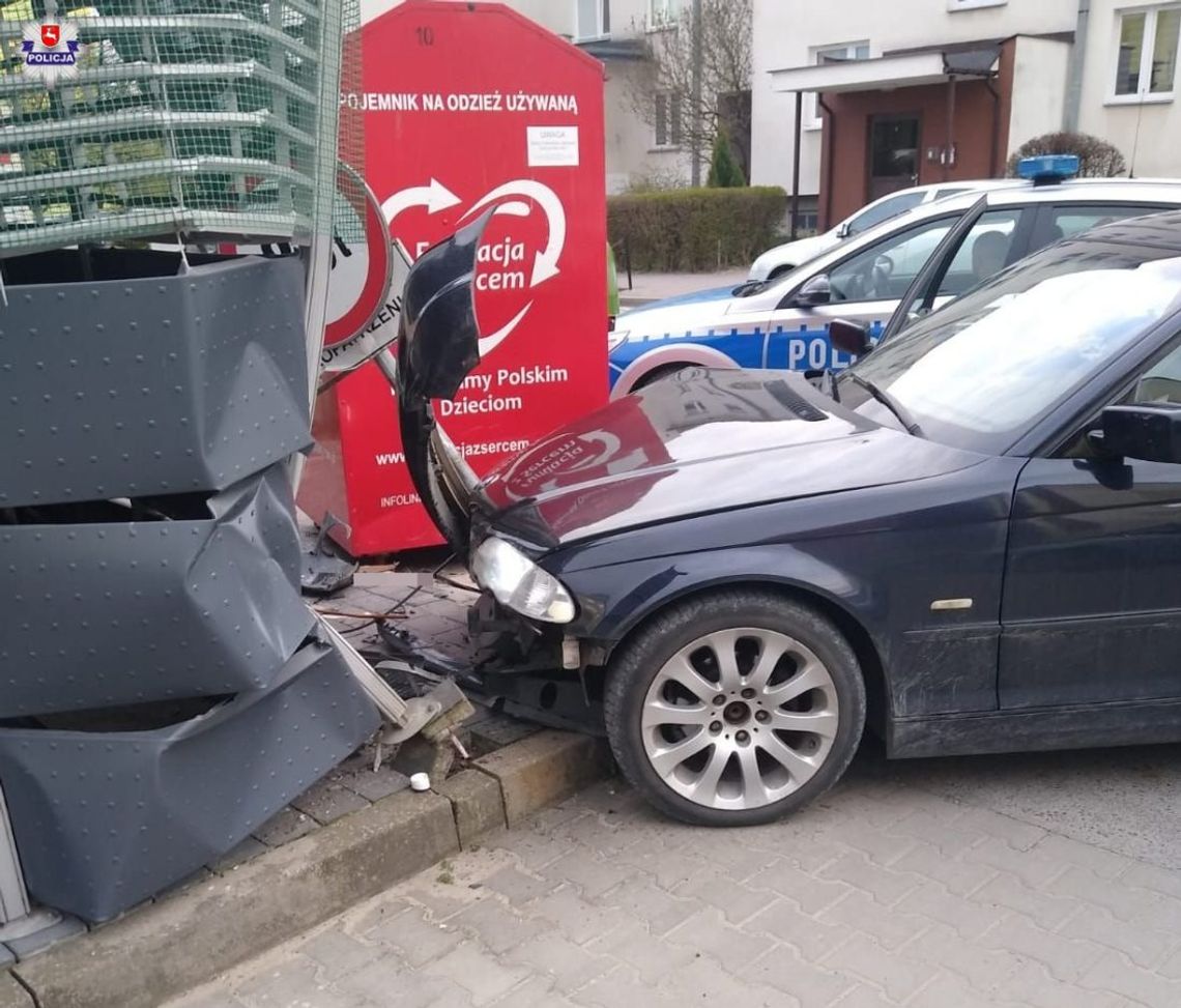 Uciekając przed policją wjechał w wiatę śmietnikową. Porzucił auto i pobiegł między bloki