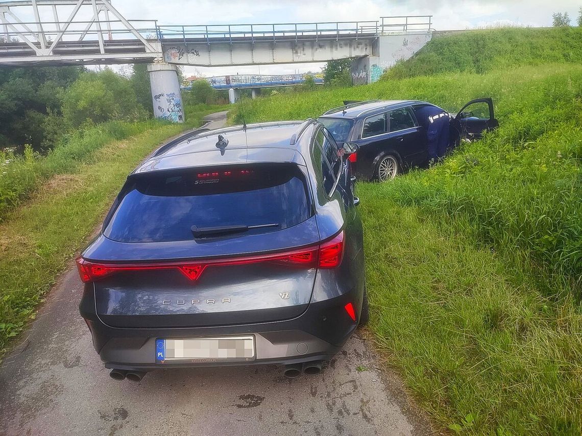 Uciekając przed policją wyrzucali narkotyki z auta. Kierowca był pod wpływem amfetaminy i marihuany