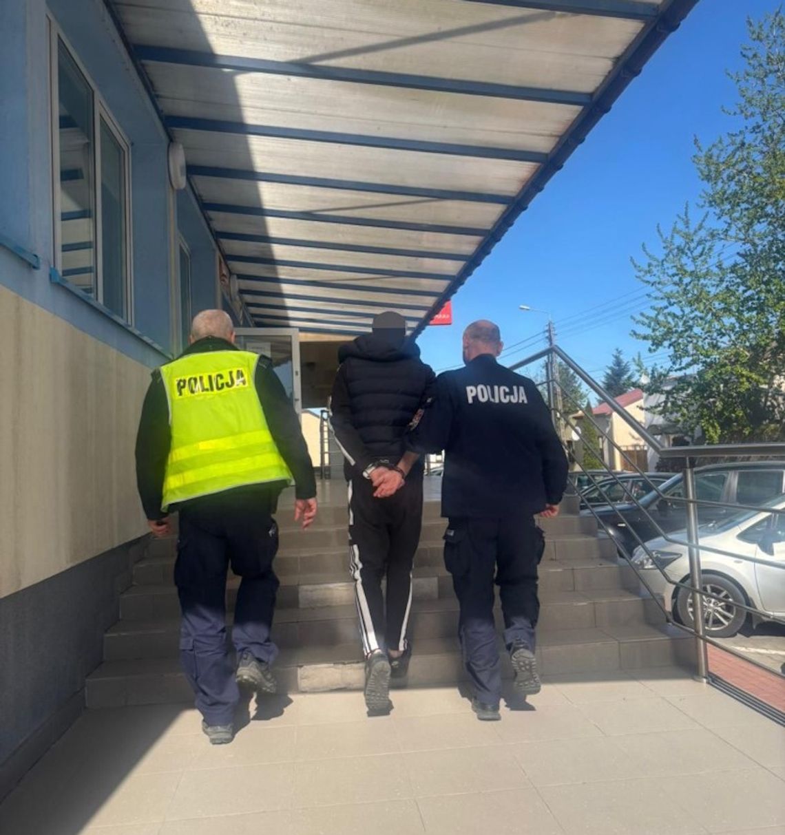 Uciekał BMW przed policją, a po zatrzymaniu... chwycił za piwo. Myślał, że oszuka system