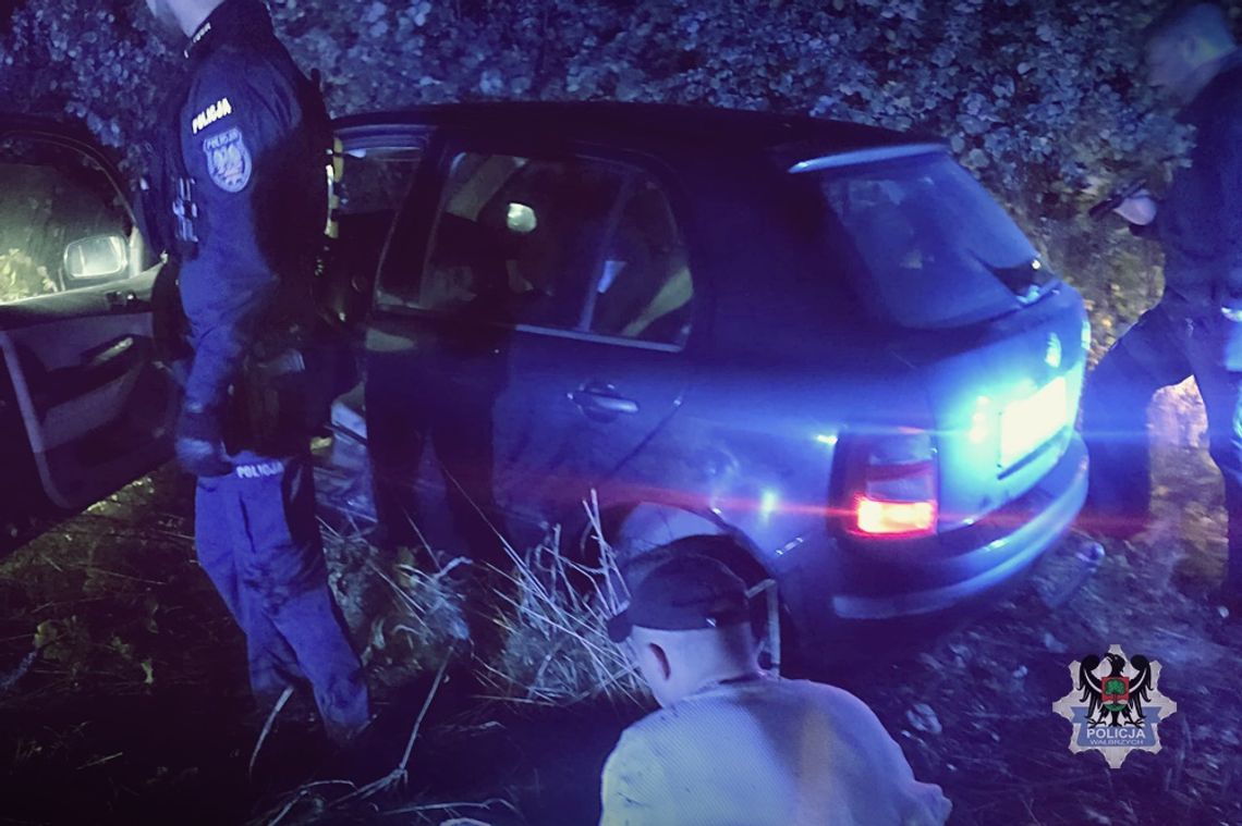 Uciekał policji przez 120 kilometrów i zderzył się z radiowozem. 38-latek zatrzymany po pościgu Uciekał policji przez 120 kilometrów i zderzył się z radiowozem. 38-latek zatrzymany po pościgu