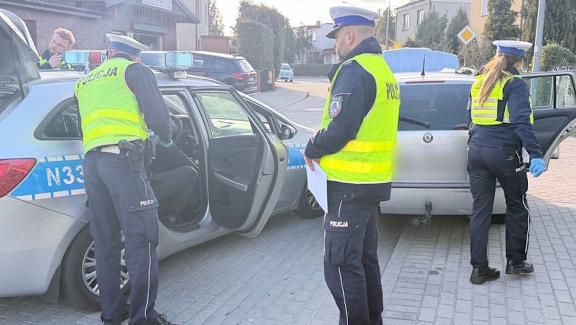 Uciekał przed policją, a w aucie miał „Biblię”. W środku zamiast psalmów - kokaina i mefedron